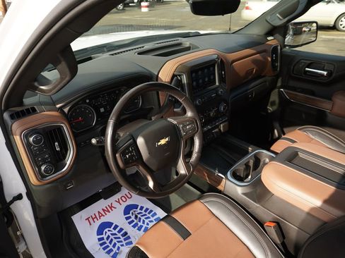 Used 2022 Chevrolet Silverado 1500 High Country w/ Technology Package image 25