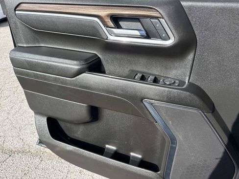 Used 2025 Chevrolet Silverado 1500 LT AWD/4WD image 14