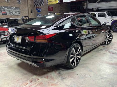 Used 2019 Nissan Altima 2.5 SR FWD image 2