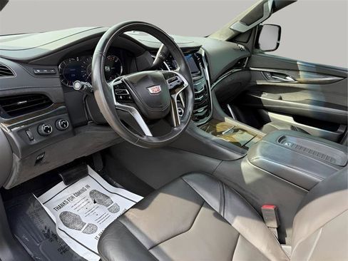 Used 2018 Cadillac Escalade Platinum image 17
