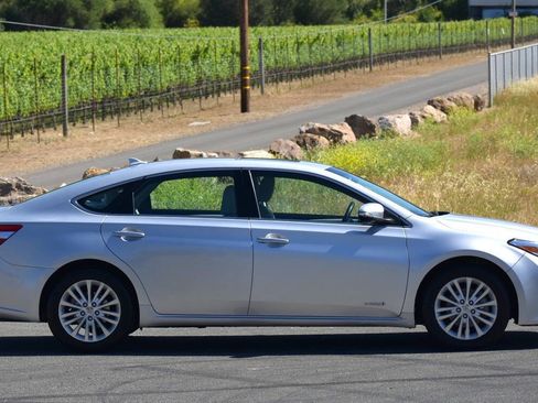 Used 2014 Toyota Avalon Limited w/ Technology Package FWD image 6