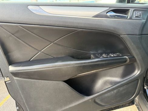 Used 2016 Lincoln MKC Premiere image 8