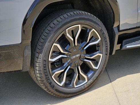 New 2025 GMC Sierra EV Denali image 5