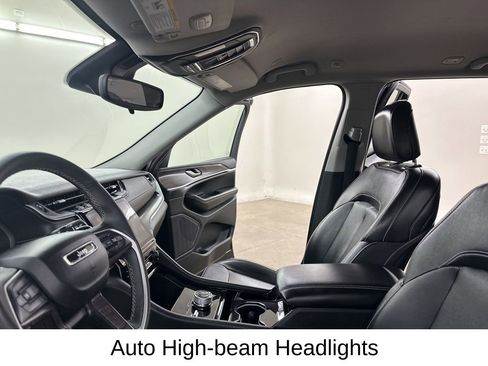 Used 2023 Jeep Grand Cherokee Limited w/ Black Appearance Package image 38
