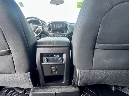 Used 2019 Chevrolet Traverse LT FWD image 16