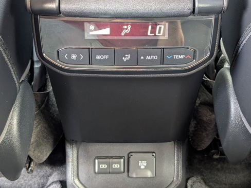 Used 2023 Toyota Highlander Limited FWD image 32