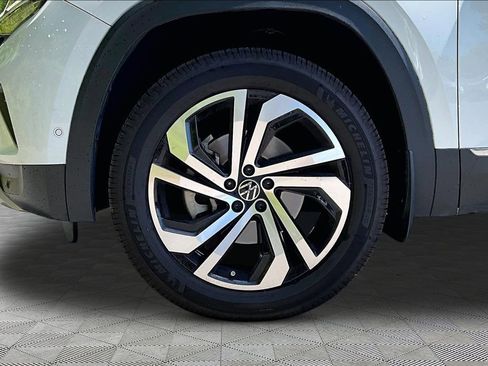 Used 2021 Volkswagen Atlas SEL Premium image 23