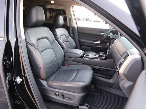 Certified 2025 Nissan Pathfinder Platinum w/ Cargo Package AWD/4WD image 29