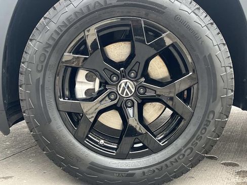 New 2026 Volkswagen Atlas Peak Edition image 6