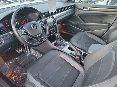 Certified 2022 Volkswagen Passat 2.0T R-Line image 14