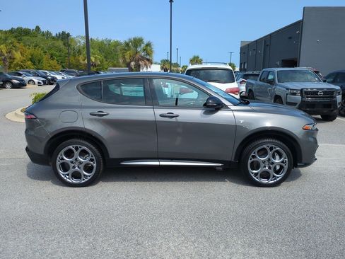 Used 2024 Alfa Romeo Tonale Ti AWD/4WD image 2