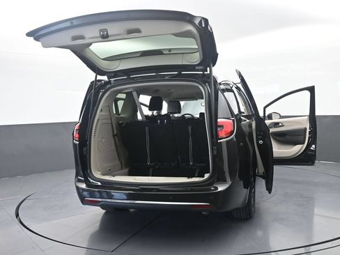 Used 2023 Chrysler Pacifica Touring-L FWD image 79