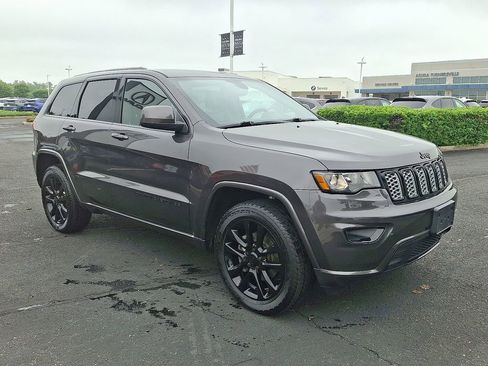 Used 2020 Jeep Grand Cherokee Altitude AWD/4WD image 3