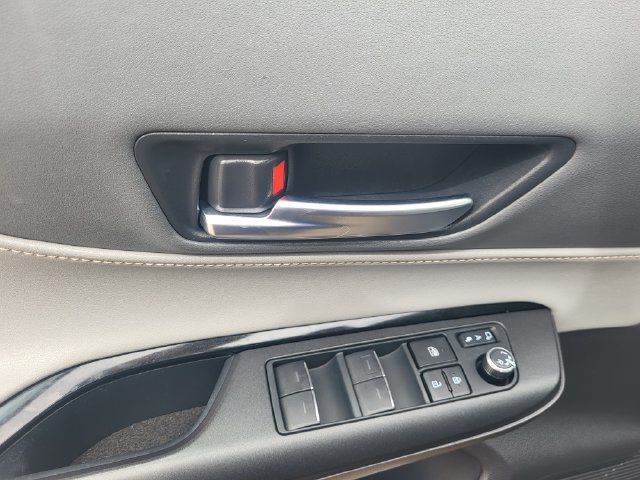 Used 2024 Toyota Venza LE AWD/4WD image 13
