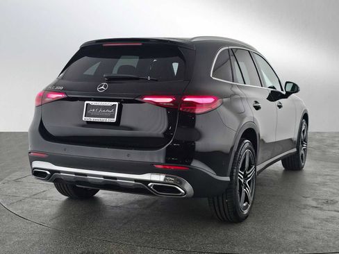 Used 2026 Mercedes-Benz GLC 300 image 3