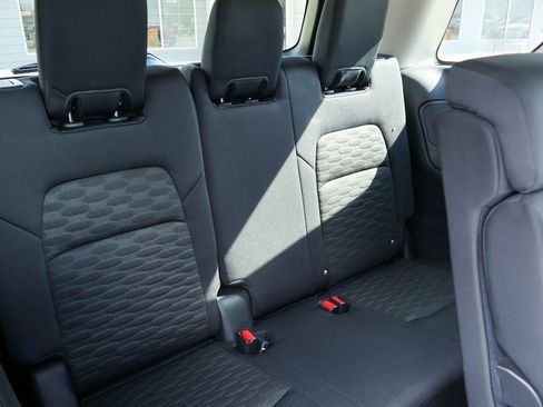 Used 2023 Nissan Pathfinder SV image 11