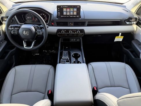New 2025 Honda Pilot Touring image 13