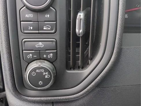 Used 2022 Chevrolet Silverado 1500 Custom image 14