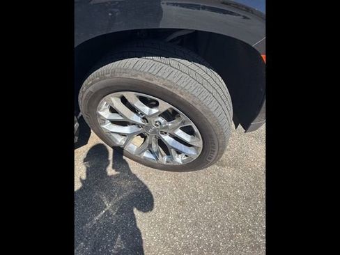 Used 2021 GMC Yukon SLT w/ Rear Media and Nav Package image 16