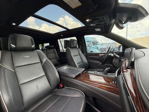 Used 2021 Cadillac Escalade ESV Premium Luxury w/ Driver Assist Tech Package AWD/4WD image 15