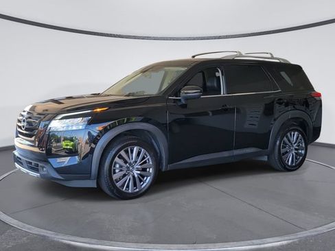 Used 2023 Nissan Pathfinder SL w/ SL Premium Package AWD/4WD image 5