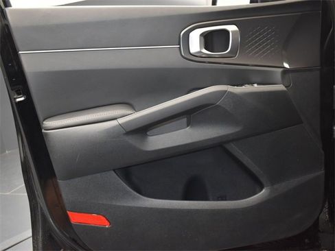Certified 2025 Kia Sorento S image 17