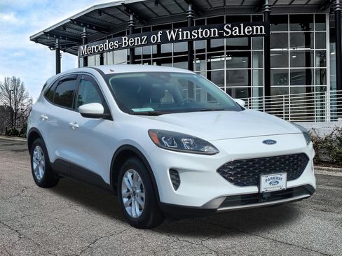 Used 2020 Ford Escape SE FWD image 1
