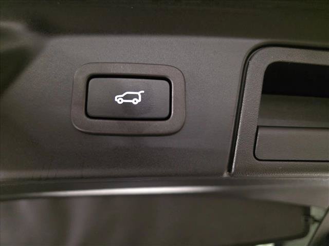 Used 2022 Land Rover Range Rover Velar S AWD/4WD image 12