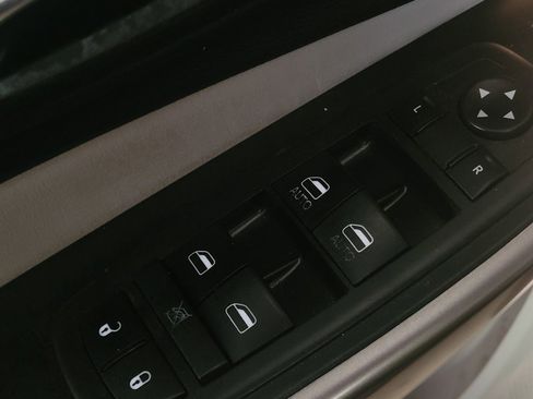 Used 2019 Jeep Cherokee Limited image 27