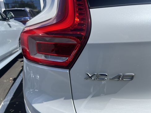 Used 2019 Volvo XC40 T5 Inscription image 41