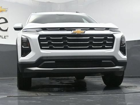 New 2027 Chevrolet Equinox LT w/ Convenience Package II FWD image 3