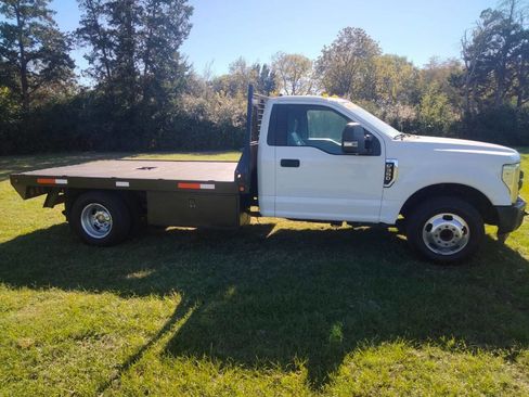 Used 2017 Ford F350 XL w/ Power Equipment Group image 4
