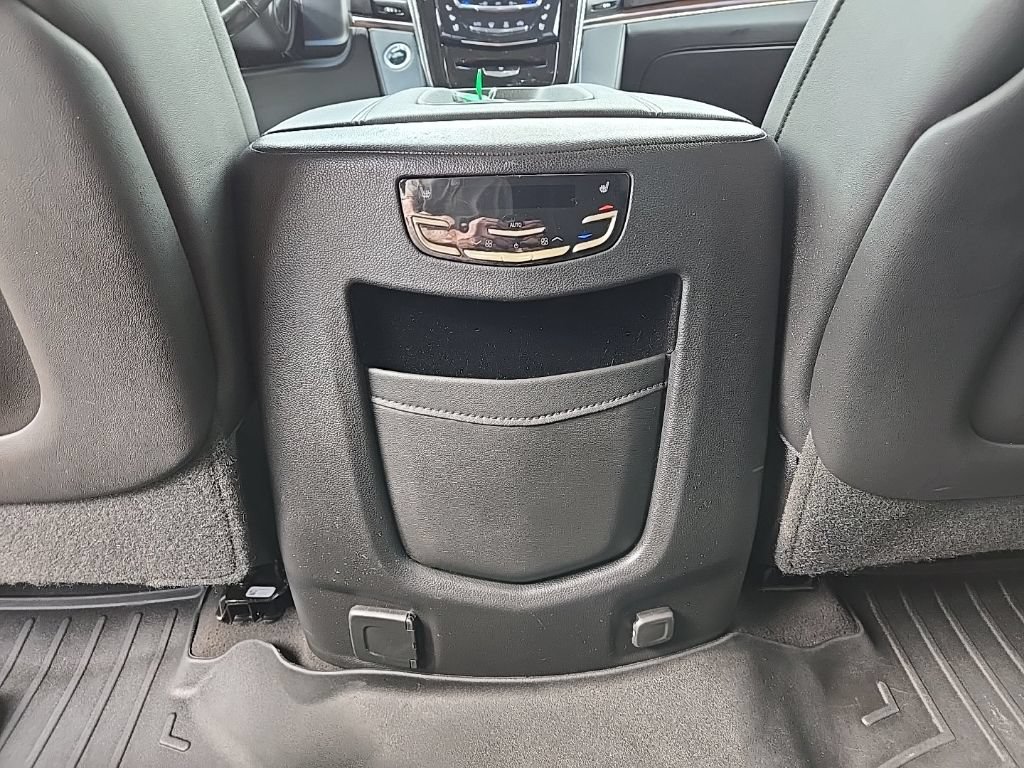 Used 2019 Cadillac Escalade ESV Luxury AWD/4WD image 18