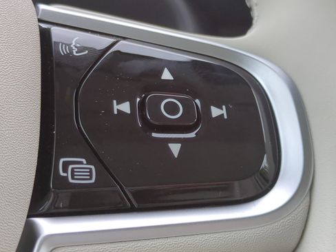 New 2026 Volvo XC60 B5 Ultra w/ Protection Package Premier image 21