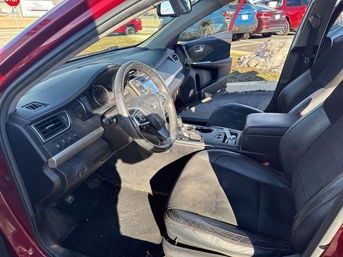 Used 2015 Toyota Camry XSE image 9