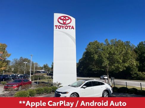 Used 2024 Chevrolet Malibu LT image 3