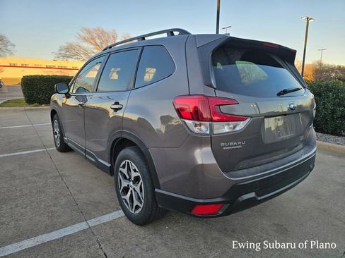 Used 2023 Subaru Forester Premium image 4