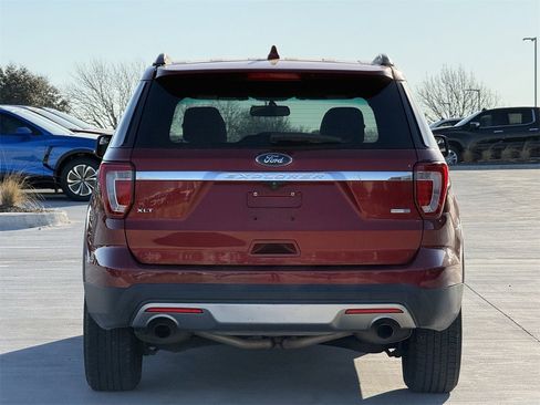 Used 2016 Ford Explorer XLT w/ Equipment Group 201A image 5