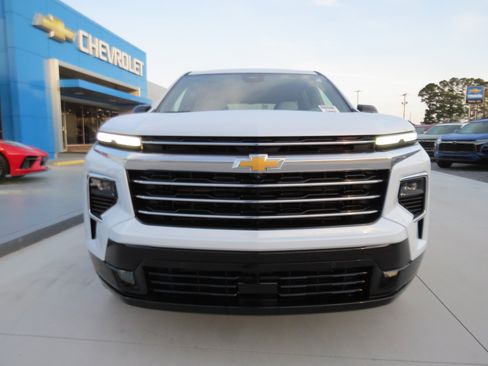 New 2026 Chevrolet Traverse High Country FWD image 9