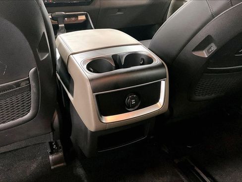 Used 2026 Kia Carnival FWD image 30