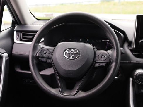 Used 2024 Toyota RAV4 XLE FWD image 23