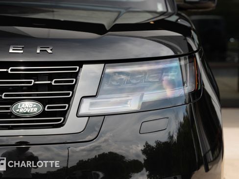 Used 2025 Land Rover Range Rover Long Wheelbase SE AWD/4WD image 6
