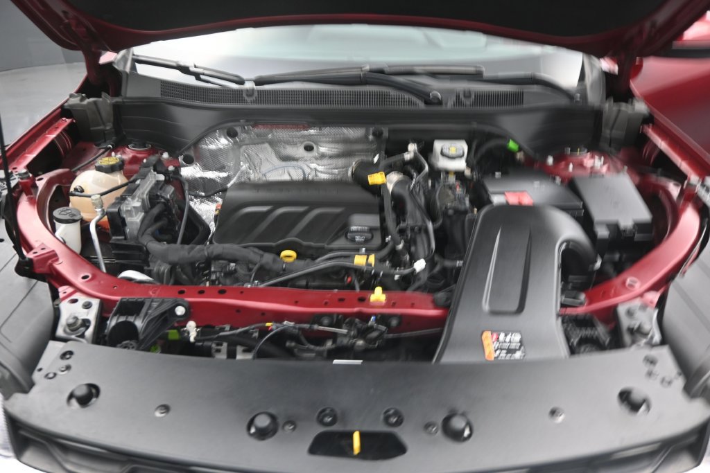 Used 2025 Chevrolet Trax LT FWD image 11