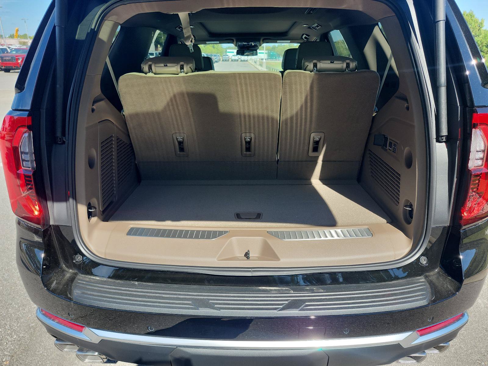 New 2027 GMC Yukon Denali w/ Sun & Power Step Package AWD/4WD image 8