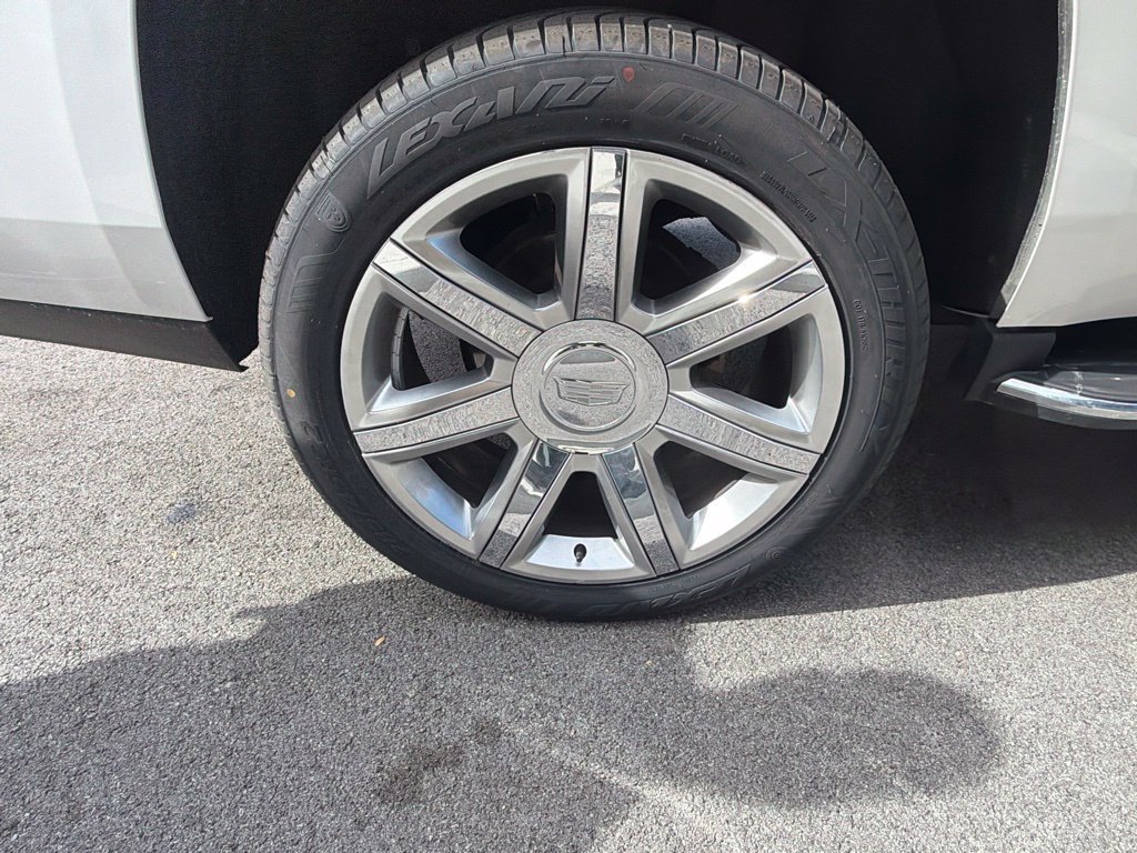 Used 2018 Cadillac Escalade Luxury AWD/4WD image 7