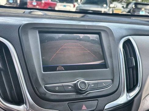 Used 2021 Chevrolet Equinox LS FWD image 14