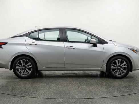 Used 2025 Nissan Versa SV image 11
