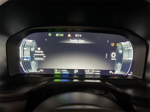 Used 2024 Mitsubishi Outlander SEL image 12