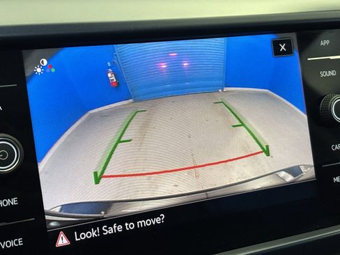 Used 2023 Volkswagen Taos SE w/ Panoramic Sunroof Package image 19