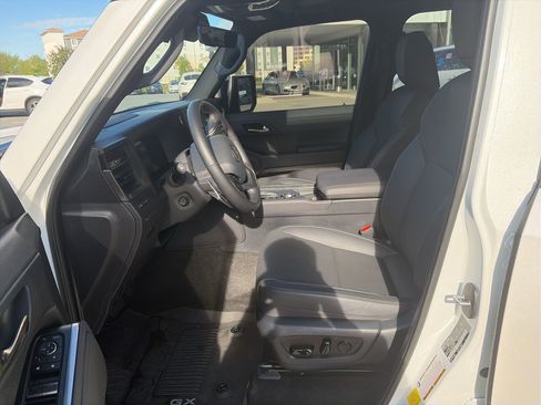 Used 2024 Lexus GX 550 w/ Accessory Package (Z1) image 6